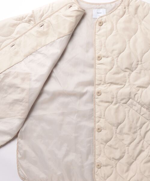 DISCOAT（ディスコート）の「【WEB限定】袖取り外し2WAYキルトジャケット（ブルゾン・レディース・アイボリー/ブラック/カーキ・MEDIUM）」の5枚目の写真