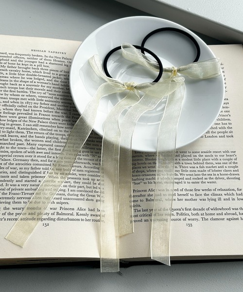 WEGO（ウィゴー）の「WEGO/【2点セット】ロングリボンゴム（ヘアゴム・レディース・ブラウン/ピンク/ブラック/ワイン/オフホワイト/サックスブルー/ブラック系その他/その他2/その他1/その他3/その他4/グレー系その他2/グリーン系その他2/レッド系その他2・FREE）」の11枚目の写真