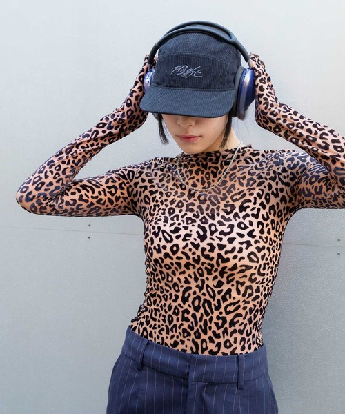 ANNA SUI NYC(アナ スイ エヌ ワイ シー)の「ANNA SUI NYC ベロア風 レオパード トップス 【SP】(Tシャツ/カットソー・レディース・ブラック/ブラウン・FREE)」の4枚目の写真