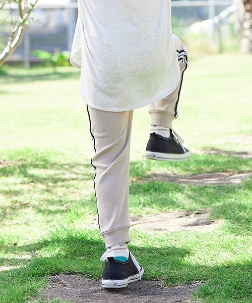 b・ROOM（ビールーム）の「【エニウェアシリーズ】サイドラインテーパードパンツ（その他パンツ・キッズ・モスグリーン/ベージュ/シルバーグレー/ダークパープル/ブラック/グレイッシュブルー・130cm/110cm/100cm/140cm/120cm）」の17枚目の写真