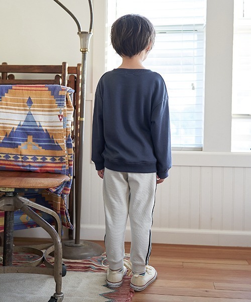 b・ROOM（ビールーム）の「【エニウェアシリーズ】サイドラインテーパードパンツ（その他パンツ・キッズ・モスグリーン/ベージュ/シルバーグレー/ダークパープル/ブラック/グレイッシュブルー・130cm/110cm/100cm/140cm/120cm）」の14枚目の写真