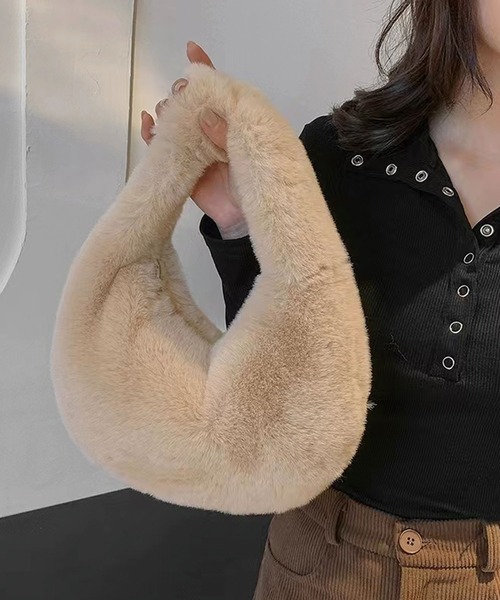 CORNERS（コーナーズ）の「フェイクファーハンドバッグ（ハンドバッグ・レディース・ブラウン/ブラック/ピンク/ベージュ/マスタード/グリーン/アイボリー・FREE）」の4枚目の写真