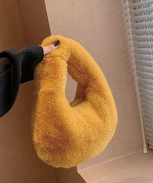 CORNERS（コーナーズ）の「フェイクファーハンドバッグ（ハンドバッグ・レディース・ブラウン/ブラック/ピンク/ベージュ/マスタード/グリーン/アイボリー・FREE）」の6枚目の写真