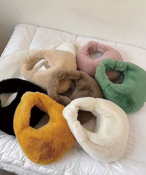 CORNERS（コーナーズ）の「フェイクファーハンドバッグ（ハンドバッグ・レディース・ブラウン/ブラック/ピンク/ベージュ/マスタード/グリーン/アイボリー・FREE）」の8枚目の写真