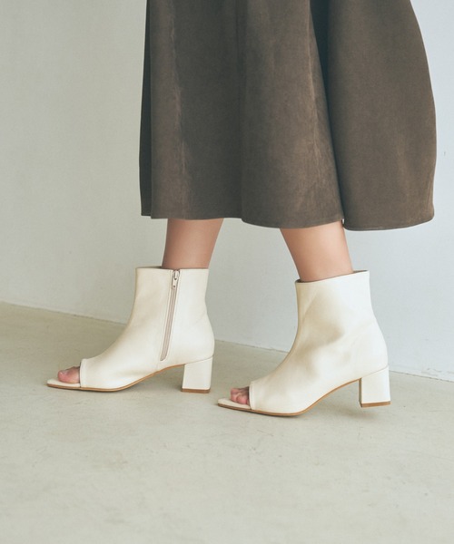 mysty woman（ミスティウーマン）の「オープントゥブーツ 994079（ブーツ・レディース・アイボリー/ブラック・LARGE/MEDIUM）」の2枚目の写真