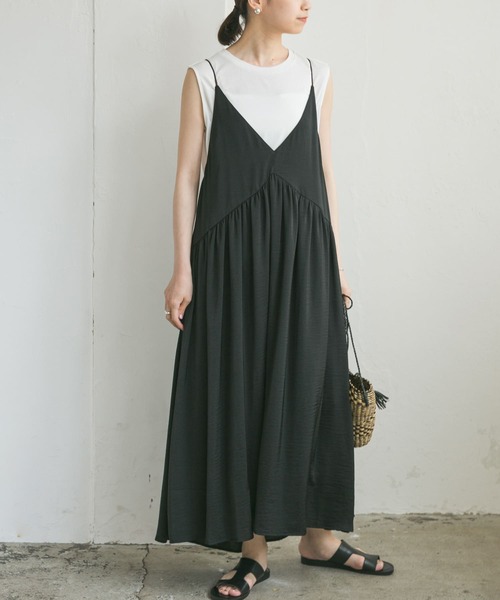 URBAN RESEARCH（アーバンリサーチ）の「Vネックギャザーキャミワンピース（ワンピース・レディース・グリーン系その他/ブラック/ベージュ系その他・FREE）」の14枚目の写真