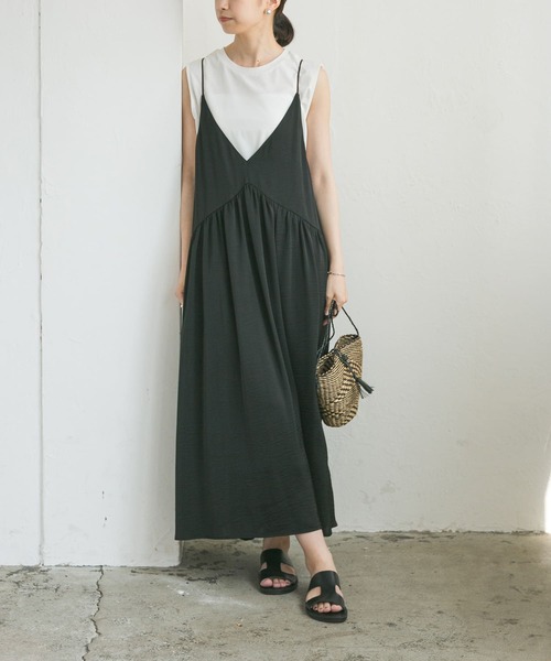 URBAN RESEARCH（アーバンリサーチ）の「Vネックギャザーキャミワンピース（ワンピース・レディース・グリーン系その他/ブラック/ベージュ系その他・FREE）」の15枚目の写真