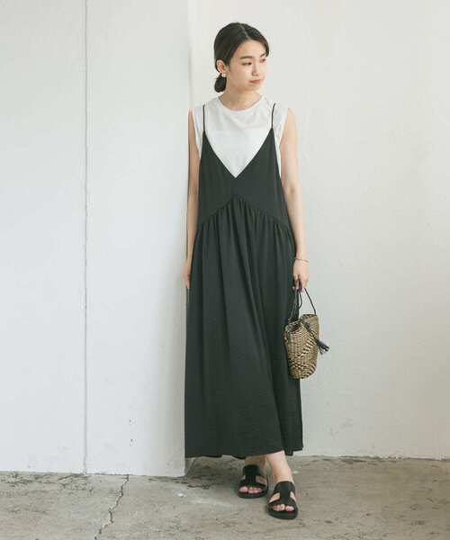 URBAN RESEARCH（アーバンリサーチ）の「Vネックギャザーキャミワンピース（ワンピース・レディース・グリーン系その他/ブラック/ベージュ系その他・FREE）」の17枚目の写真