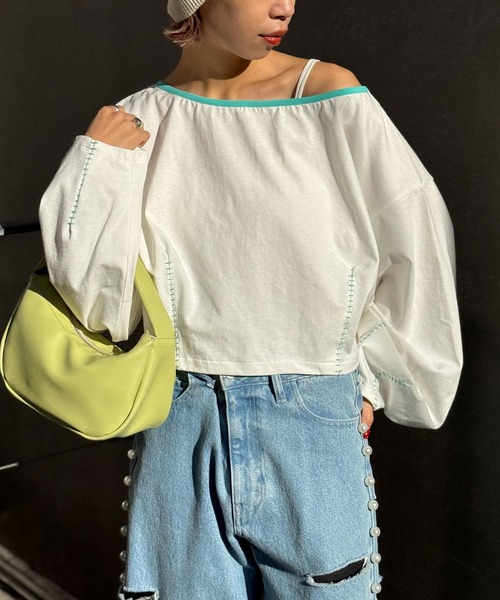 HELLO.SANFRANCISCO（ハローサンフランシスコ）の「【HELLO.SANFRANCISCO/ハローサンフランシスコ】ステッチ刺繍オフショルクロップドTEE（Tシャツ/カットソー・レディース・グレー/オフホワイト/ライム・FREE）」の2枚目の写真