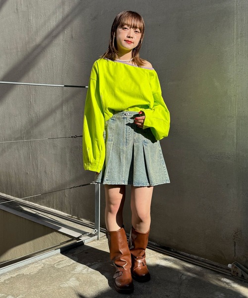 HELLO.SANFRANCISCO（ハローサンフランシスコ）の「【HELLO.SANFRANCISCO/ハローサンフランシスコ】ステッチ刺繍オフショルクロップドTEE（Tシャツ/カットソー・レディース・グレー/オフホワイト/ライム・FREE）」の6枚目の写真