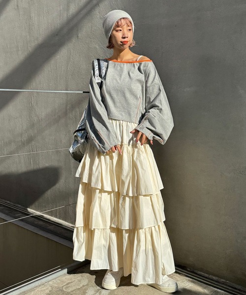 HELLO.SANFRANCISCO（ハローサンフランシスコ）の「【HELLO.SANFRANCISCO/ハローサンフランシスコ】ステッチ刺繍オフショルクロップドTEE（Tシャツ/カットソー・レディース・グレー/オフホワイト/ライム・FREE）」の5枚目の写真