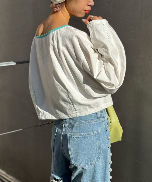 HELLO.SANFRANCISCO（ハローサンフランシスコ）の「【HELLO.SANFRANCISCO/ハローサンフランシスコ】ステッチ刺繍オフショルクロップドTEE（Tシャツ/カットソー・レディース・グレー/オフホワイト/ライム・FREE）」の9枚目の写真