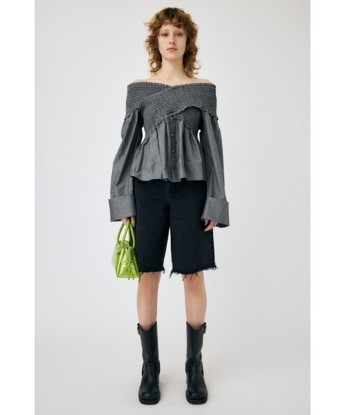 MOUSSY(マウジー)の「SHIRRING OFF SHOULDER シャツ(シャツ/ブラウス・レディース・ブラウン/ブラック/ライトピンク・FREE)」の5枚目の写真