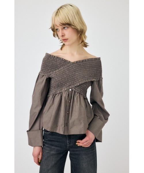 MOUSSY(マウジー)の「SHIRRING OFF SHOULDER シャツ(シャツ/ブラウス・レディース・ブラウン/ブラック/ライトピンク・FREE)」の15枚目の写真