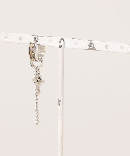 LA VORAGINE（ラ ヴォラジネ）の「クロスチェーンピアス（片耳）（ピアス（片耳用）・レディース・シルバー・FREE）」の2枚目の写真