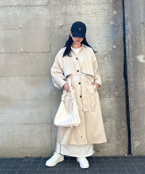 ISOOK(アイスー)の「【ISOOK / アイスー】2WAYギャザーハンドルバッグ / スクエアバッグ リボンバッグ ワンハンドル 大容量 ペットボトルが入る キレイめ ショルダーバッグ ZOZOTOWN限定(ショルダーバッグ・レディース・アイボリー/ブラック・FREE)」の3枚目の写真