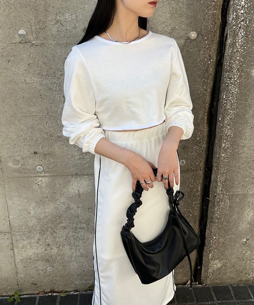 ISOOK(アイスー)の「【ISOOK / アイスー】2WAYギャザーハンドルバッグ / スクエアバッグ リボンバッグ ワンハンドル 大容量 ペットボトルが入る キレイめ ショルダーバッグ ZOZOTOWN限定(ショルダーバッグ・レディース・アイボリー/ブラック・FREE)」の6枚目の写真