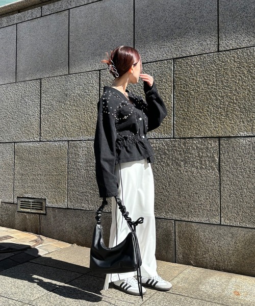 ISOOK(アイスー)の「【ISOOK / アイスー】2WAYギャザーハンドルバッグ / スクエアバッグ リボンバッグ ワンハンドル 大容量 ペットボトルが入る キレイめ ショルダーバッグ ZOZOTOWN限定(ショルダーバッグ・レディース・アイボリー/ブラック・FREE)」の10枚目の写真