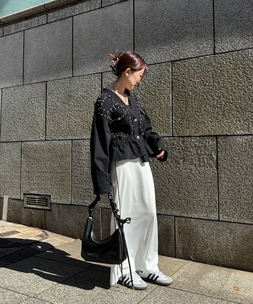 ISOOK(アイスー)の「【ISOOK / アイスー】2WAYギャザーハンドルバッグ / スクエアバッグ リボンバッグ ワンハンドル 大容量 ペットボトルが入る キレイめ ショルダーバッグ ZOZOTOWN限定(ショルダーバッグ・レディース・アイボリー/ブラック・FREE)」の11枚目の写真