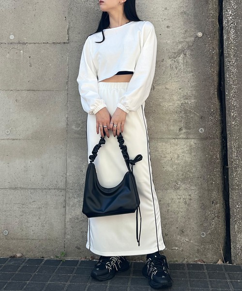 ISOOK(アイスー)の「【ISOOK / アイスー】2WAYギャザーハンドルバッグ / スクエアバッグ リボンバッグ ワンハンドル 大容量 ペットボトルが入る キレイめ ショルダーバッグ ZOZOTOWN限定(ショルダーバッグ・レディース・アイボリー/ブラック・FREE)」の12枚目の写真