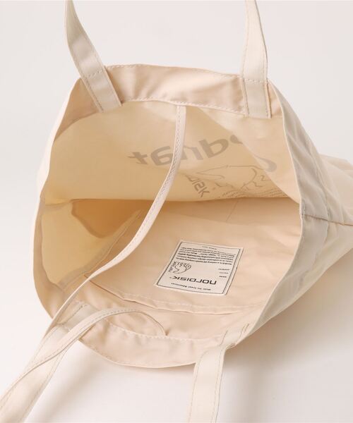 NORDISK(ノルディスク)の「【 NORDISK / ノルディスク 】 TECHNICAL COTTON PILLOW TOTE BAG / テクニカルコットン ピロ― トートバッグ(トートバッグ・メンズ・ブルー/ナチュラル/カーキ・FREE)」の6枚目の写真