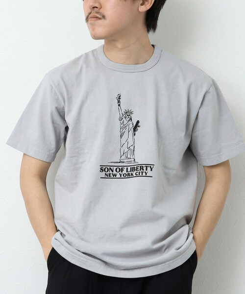 NOLLEY'S goodman（ノーリーズグッドマン）の「SON OF LIBERTY フロントプリントTシャツ（Tシャツ/カットソー・メンズ・グレイッシュベージュ/チャコールグレー/ホワイト/ロイヤルブルー・S/M/L）」の3枚目の写真