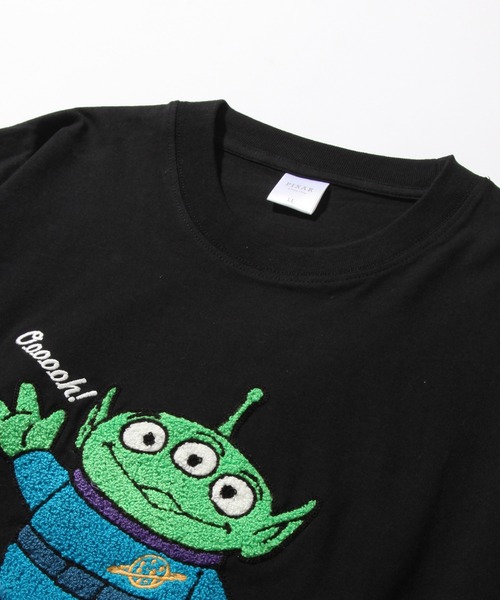 Disney(ディズニー)の「【Disney/ディズニー】【PIXAR/ピクサー】アートワークデザイン サガラ刺繍 半袖 オーバーサイズ Tシャツ(Tシャツ/カットソー・メンズ・ダークブルー/ブラック/オフホワイト/オレンジ系その他・LL/L/M)」の11枚目の写真