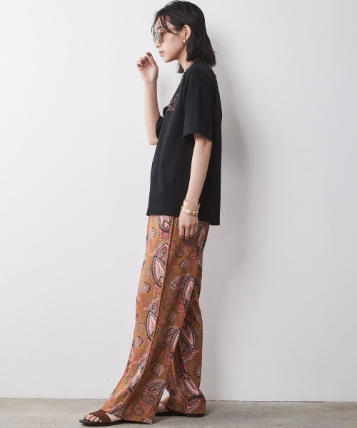 CHIC STYLE(シックスタイル)の「<大きいサイズ>綿100%箔ロゴプリントTシャツ シックスタイル(Tシャツ/カットソー・レディース・ブラック/オフホワイト・4L/3L/LL/L/5L)」の21枚目の写真