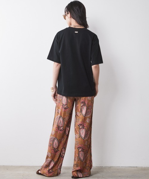 CHIC STYLE(シックスタイル)の「<大きいサイズ>綿100%箔ロゴプリントTシャツ シックスタイル(Tシャツ/カットソー・レディース・ブラック/オフホワイト・4L/3L/LL/L/5L)」の22枚目の写真