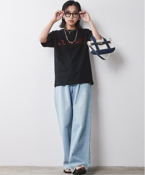 CHIC STYLE(シックスタイル)の「<大きいサイズ>綿100%箔ロゴプリントTシャツ シックスタイル(Tシャツ/カットソー・レディース・ブラック/オフホワイト・4L/3L/LL/L/5L)」の3枚目の写真