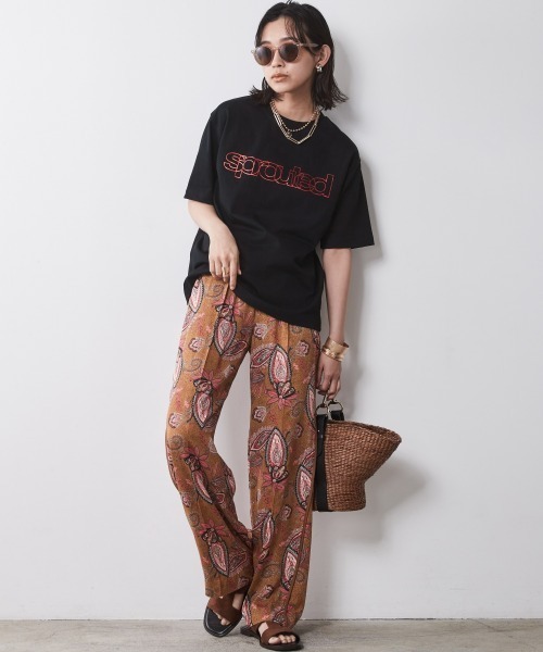 CHIC STYLE(シックスタイル)の「<大きいサイズ>綿100%箔ロゴプリントTシャツ シックスタイル(Tシャツ/カットソー・レディース・ブラック/オフホワイト・4L/3L/LL/L/5L)」の6枚目の写真