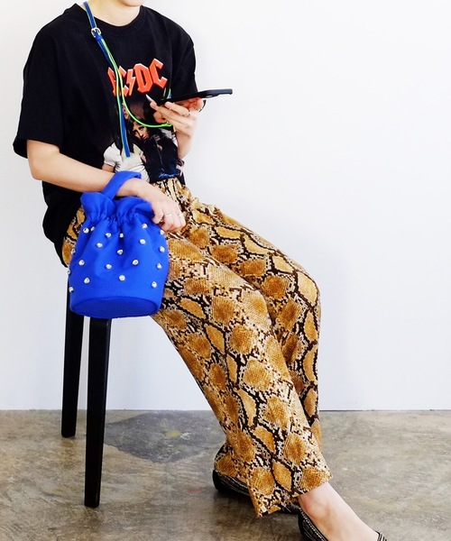 Magine(マージン)の「cheek チーク:kirakira 2way shoulder /ショルダーバッグ(ショルダーバッグ・レディース・ブラック/グレー/ブルー/イエロー・FREE)」の3枚目の写真