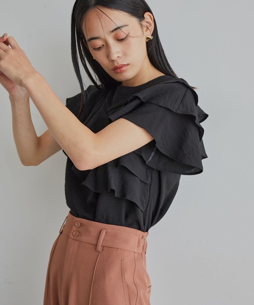 VIS（ビス）の「フリルティアードブラウス（シャツ/ブラウス・レディース・ブラック/オフホワイト/ブラウン系その他・FREE）」の8枚目の写真