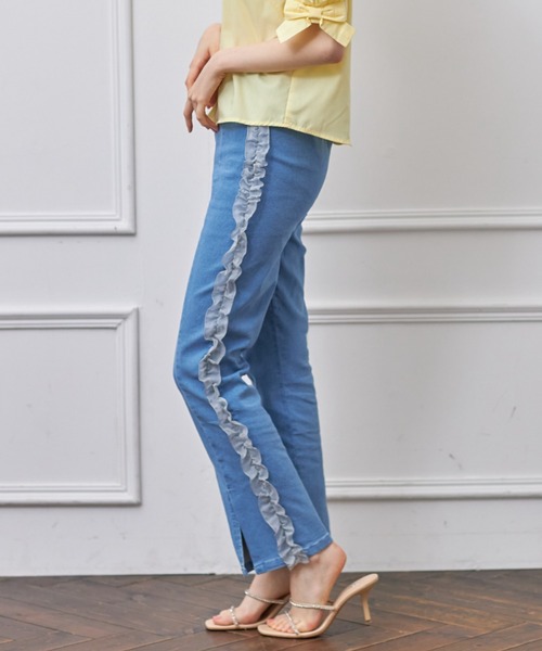 tocco closet(トッコ クローゼット)の「【ZOZO限定】サイドオーガンジーフリルパンツ(デニムパンツ・レディース・ブラック/サックスブルー・M)」の8枚目の写真