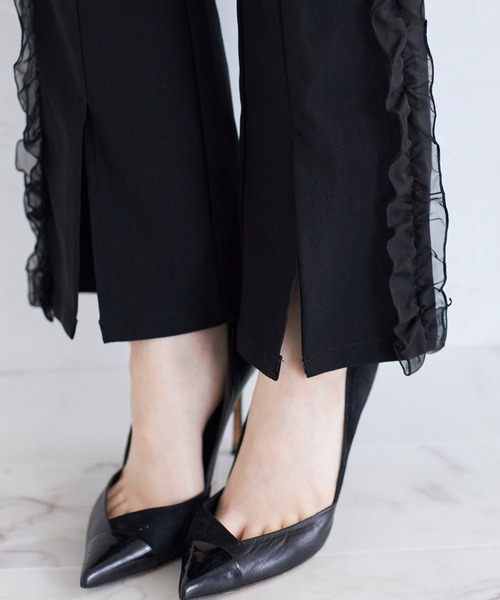 tocco closet(トッコ クローゼット)の「【ZOZO限定】サイドオーガンジーフリルパンツ(デニムパンツ・レディース・ブラック/サックスブルー・M)」の5枚目の写真