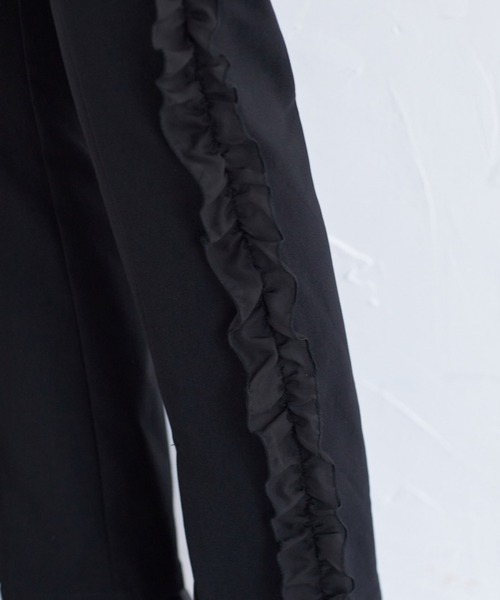 tocco closet(トッコ クローゼット)の「【ZOZO限定】サイドオーガンジーフリルパンツ(デニムパンツ・レディース・ブラック/サックスブルー・M)」の6枚目の写真