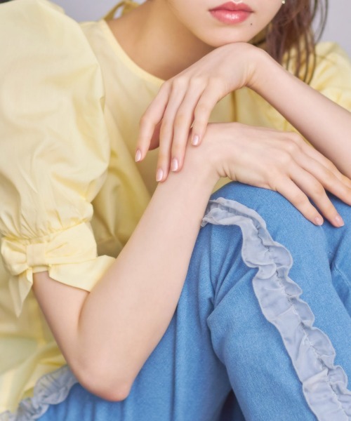 tocco closet(トッコ クローゼット)の「【ZOZO限定】サイドオーガンジーフリルパンツ(デニムパンツ・レディース・ブラック/サックスブルー・M)」の7枚目の写真