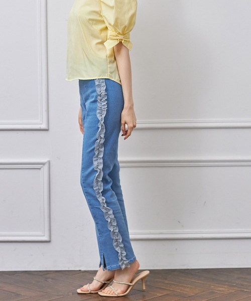 tocco closet(トッコ クローゼット)の「【ZOZO限定】サイドオーガンジーフリルパンツ(デニムパンツ・レディース・ブラック/サックスブルー・M)」の11枚目の写真