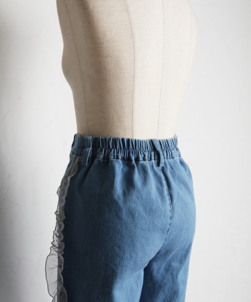tocco closet(トッコ クローゼット)の「【ZOZO限定】サイドオーガンジーフリルパンツ(デニムパンツ・レディース・ブラック/サックスブルー・M)」の16枚目の写真