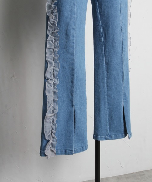 tocco closet(トッコ クローゼット)の「【ZOZO限定】サイドオーガンジーフリルパンツ(デニムパンツ・レディース・ブラック/サックスブルー・M)」の19枚目の写真
