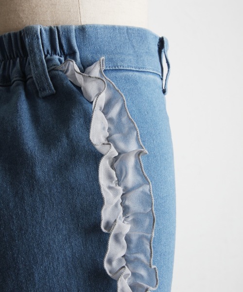 tocco closet(トッコ クローゼット)の「【ZOZO限定】サイドオーガンジーフリルパンツ(デニムパンツ・レディース・ブラック/サックスブルー・M)」の20枚目の写真