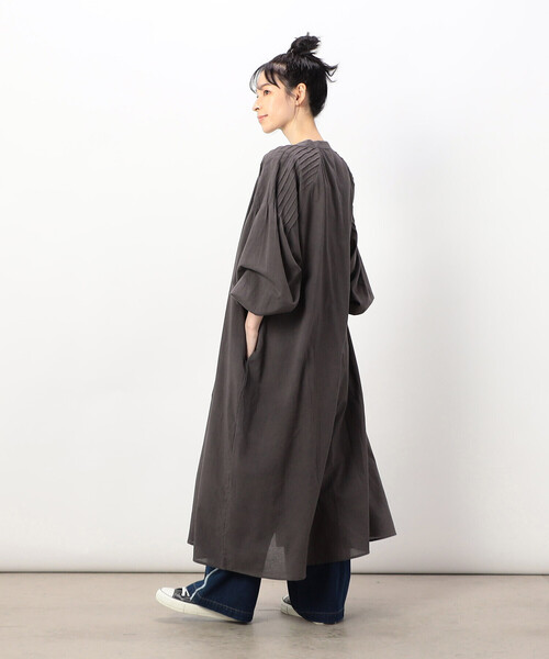 ONIGIRI（オニギリ）の「【 速乾 】綿100％ バンドカラー　ボリュームスリーブ シャツワンピース（シャツワンピース・レディース・マスタード/ブラウン/オフホワイト・FREE）」の17枚目の写真