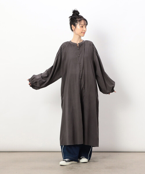 ONIGIRI（オニギリ）の「【 速乾 】綿100％ バンドカラー　ボリュームスリーブ シャツワンピース（シャツワンピース・レディース・マスタード/ブラウン/オフホワイト・FREE）」の20枚目の写真