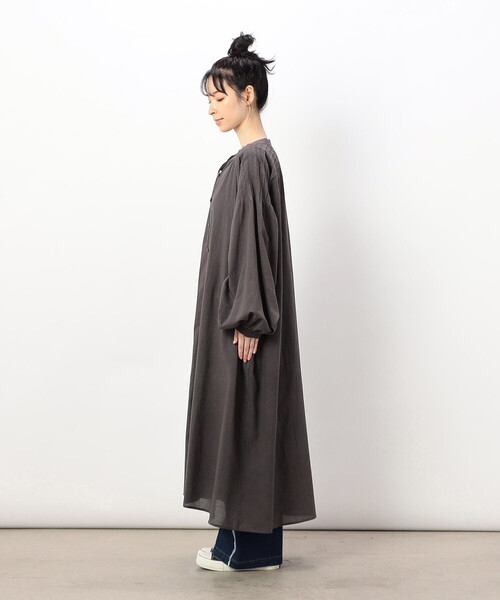 ONIGIRI（オニギリ）の「【 速乾 】綿100％ バンドカラー　ボリュームスリーブ シャツワンピース（シャツワンピース・レディース・マスタード/ブラウン/オフホワイト・FREE）」の4枚目の写真