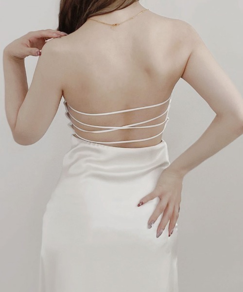 Reurie'（レウリィ）の「【再入荷】バッククロスチューブトップ / 背中開き バックオープン バンドゥ ブラトップ ストラップレス カップ付きインナー 白 黒 ホワイト ブラック（チューブトップ・レディース・ホワイト/ブラック・FREE）」の12枚目の写真