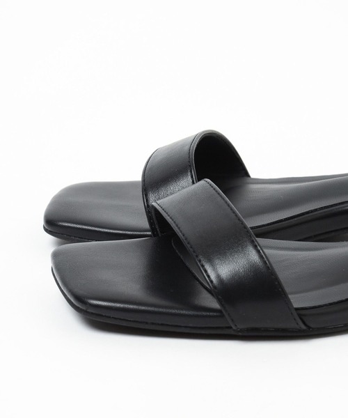 Elura(エルーラ)の「ふかふかFITフラットミュール/126052(サンダル・レディース・ブラック/シルバー・LARGE/MEDIUM)」の11枚目の写真