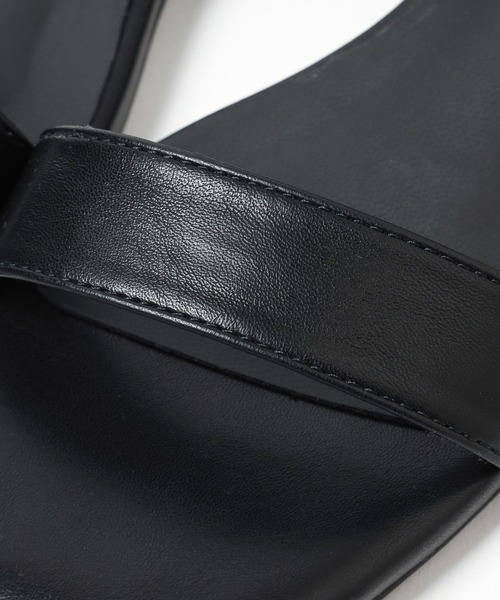 Elura(エルーラ)の「ふかふかFITフラットミュール/126052(サンダル・レディース・ブラック/シルバー・LARGE/MEDIUM)」の5枚目の写真