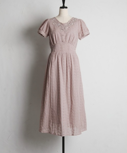 tocco closet(トッコ クローゼット)の「りぼん付きコットンフラワー刺繍レースワンピース(ワンピース・レディース・オフホワイト/グレイッシュブルー/ラベンダー・M)」の15枚目の写真
