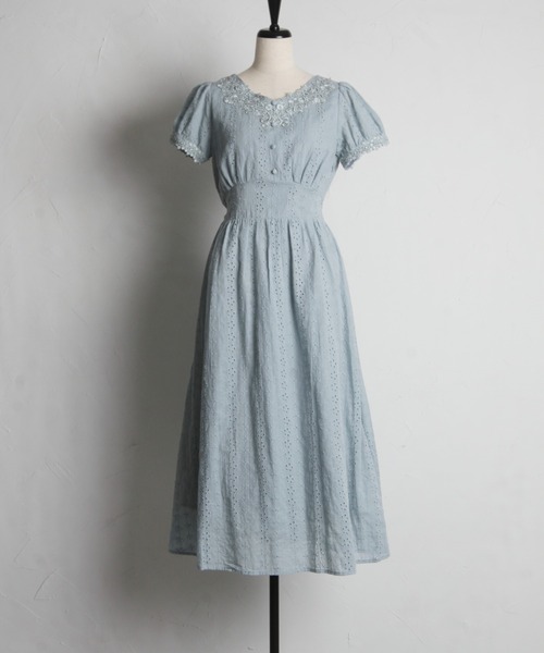 tocco closet(トッコ クローゼット)の「りぼん付きコットンフラワー刺繍レースワンピース(ワンピース・レディース・オフホワイト/グレイッシュブルー/ラベンダー・M)」の14枚目の写真