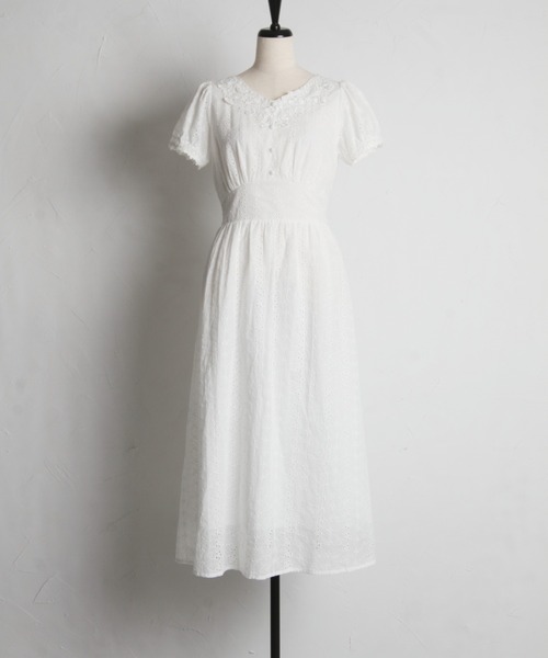 tocco closet(トッコ クローゼット)の「りぼん付きコットンフラワー刺繍レースワンピース(ワンピース・レディース・オフホワイト/グレイッシュブルー/ラベンダー・M)」の13枚目の写真